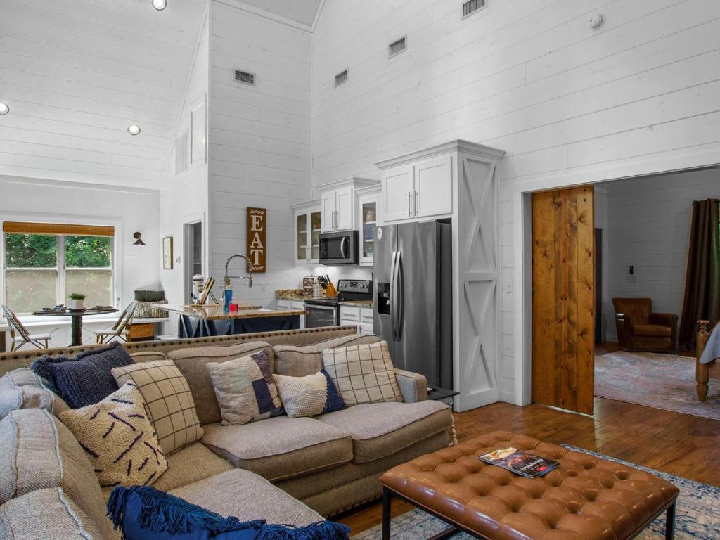 Stunning Luxury Cabin W Hot Tub And Fire Pit Holy Shiplap Is Perfect Romantic Couples Getaway Broken Bow Luaran gambar